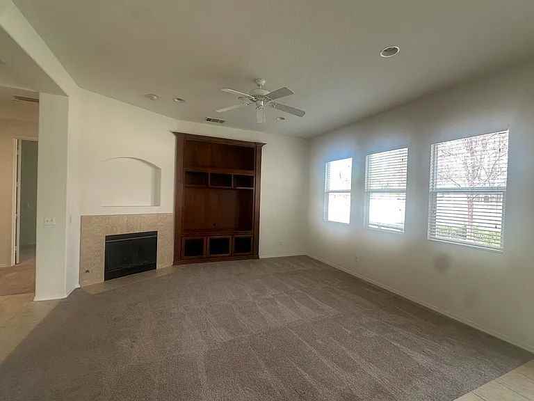 1255 E Pennsylvania Ave - Photo 5 of 10