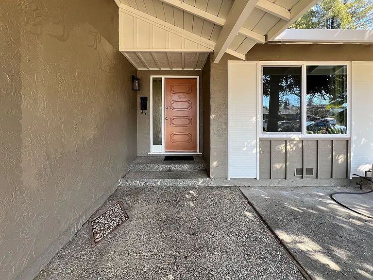 4412 Moffitt Dr - Photo 2 of 15