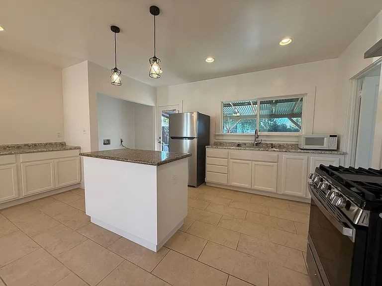 1196 W Latimer Ave - Photo 2 of 8