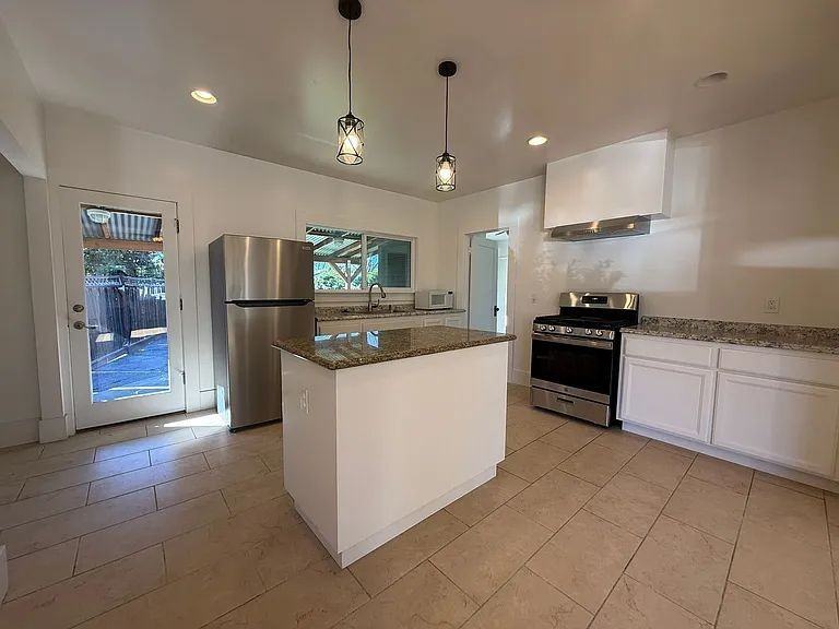 1196 W Latimer Ave - Photo 3 of 8