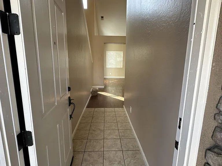 3237 N Winslow St - Photo 2 of 2