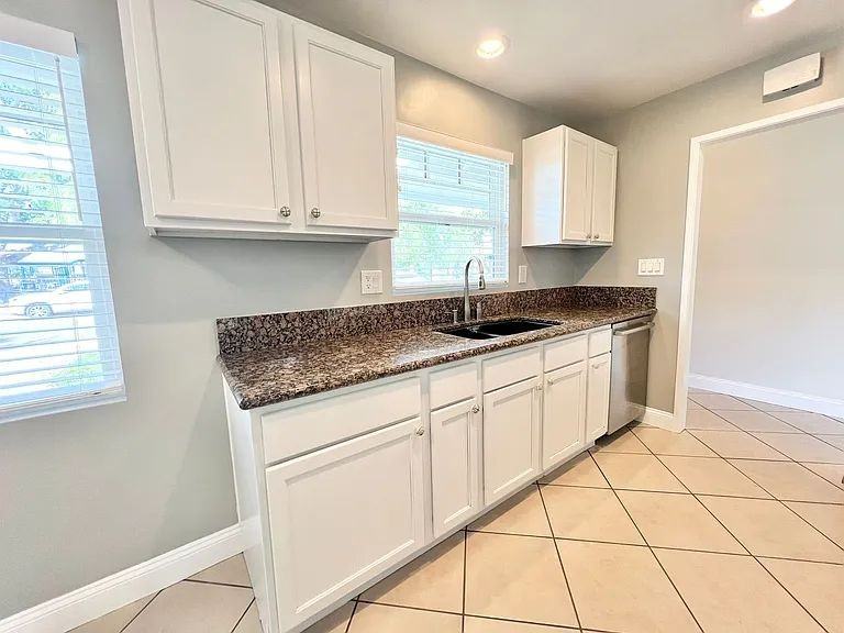 1620 Petaluma Ave - Photo 2 of 8