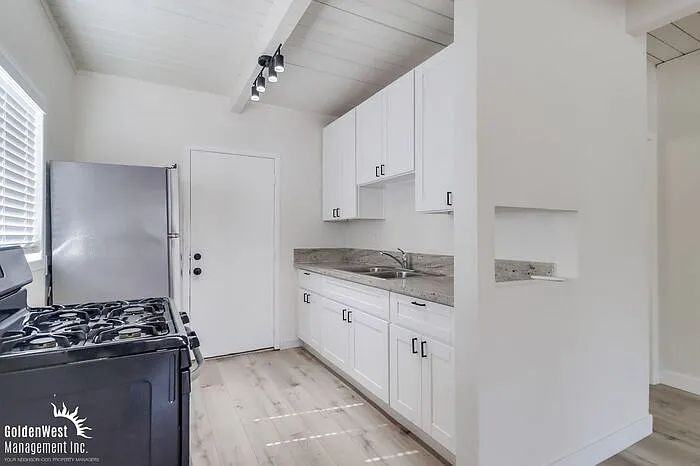 8150 Dodie St - Photo 5 of 12