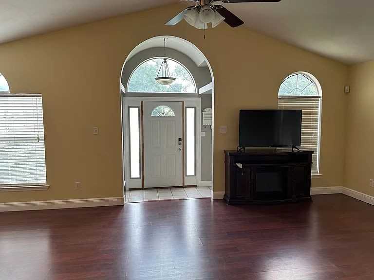 2956 Viking Way - Photo 2 of 6