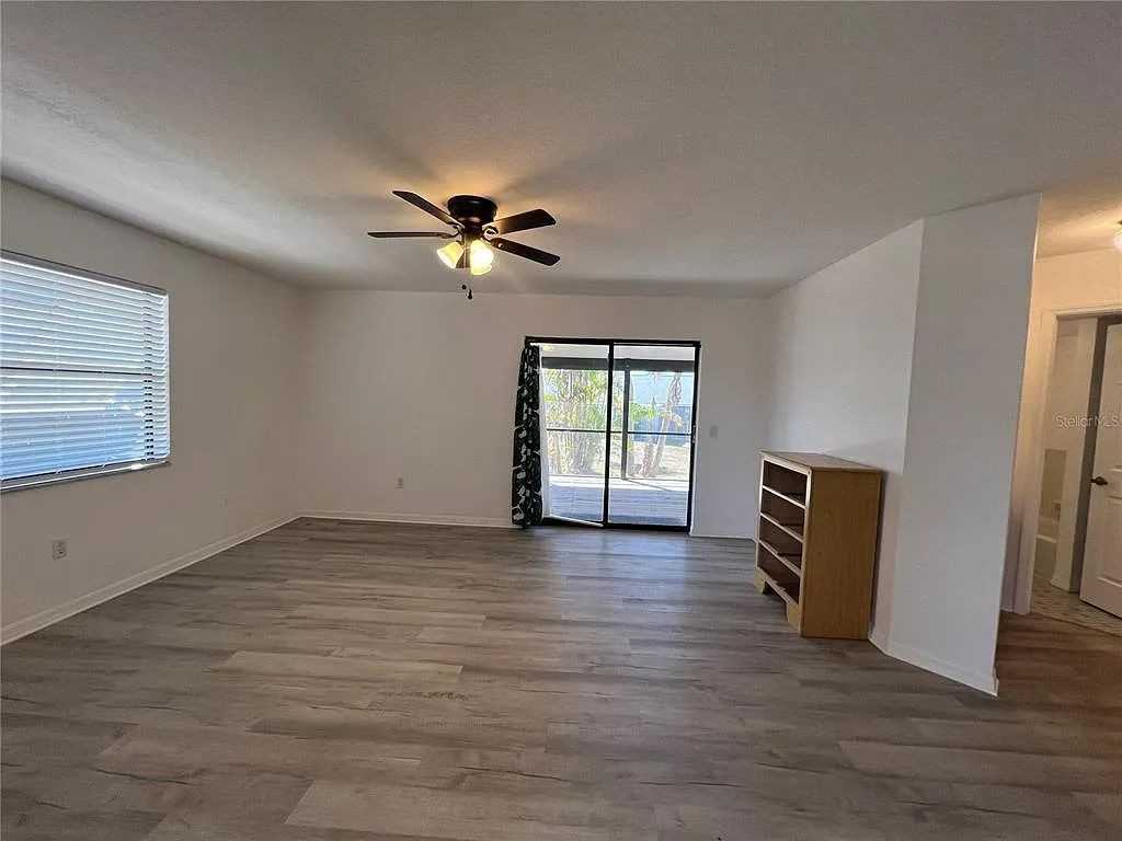 2615 Myrtle Ave - Photo 7 of 16