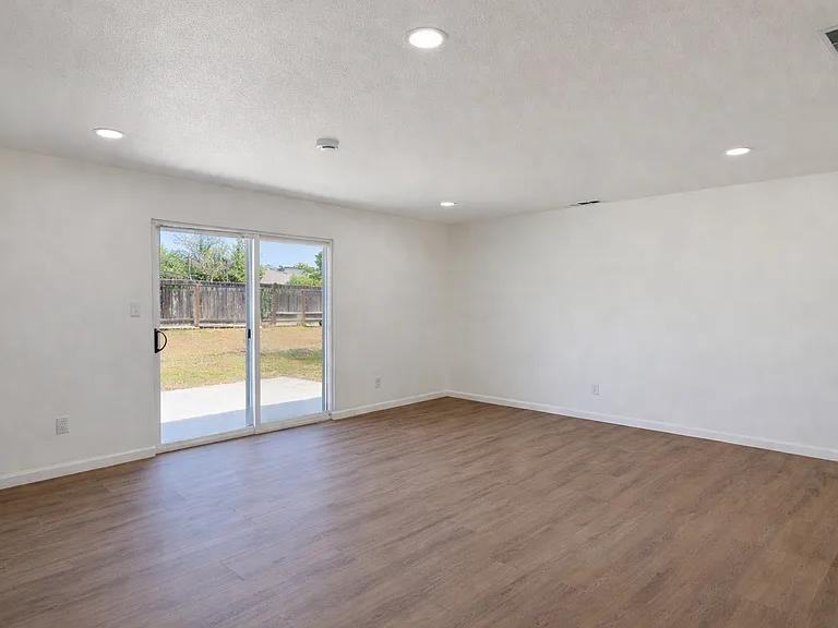 4776 N Holt Ave - Photo 3 of 20