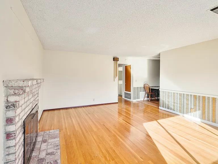274 Daphne Dr - Photo 2 of 24