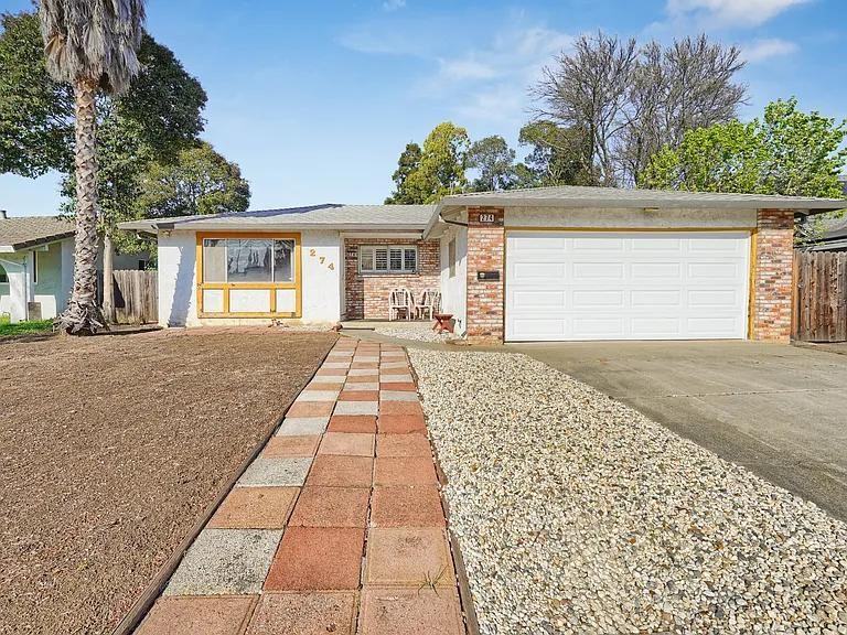 274 Daphne Dr - Photo 3 of 24