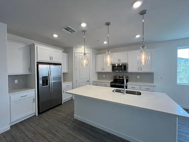 3309 Mesa Oak St - Photo 5 of 34