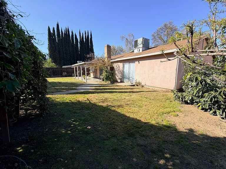 3208 Smokehouse Ave - Photo 6 of 25