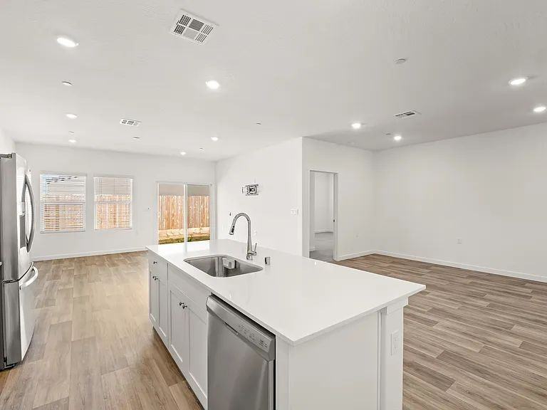 1109 Arroyo Way W - Photo 3 of 16