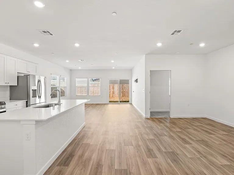 1109 Arroyo Way W - Photo 4 of 16