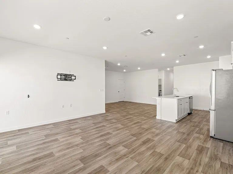 1109 Arroyo Way W - Photo 5 of 16