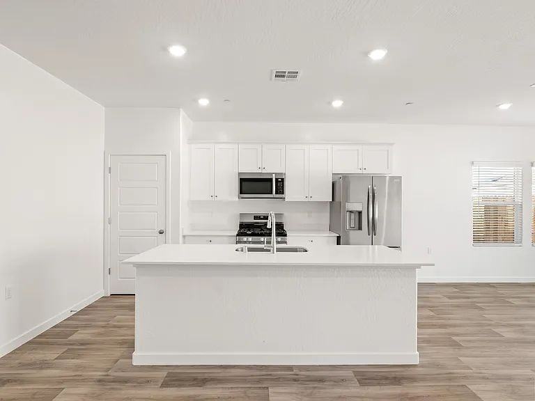 1109 Arroyo Way W - Photo 7 of 16