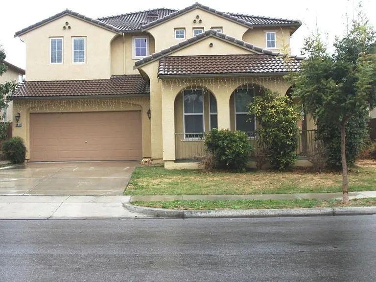 1461 Cliff Swallow Dr - Photo 3 of 16