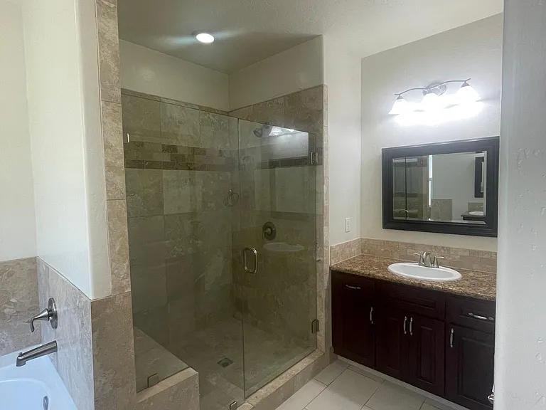 818 Claremont Ave - Photo 4 of 11