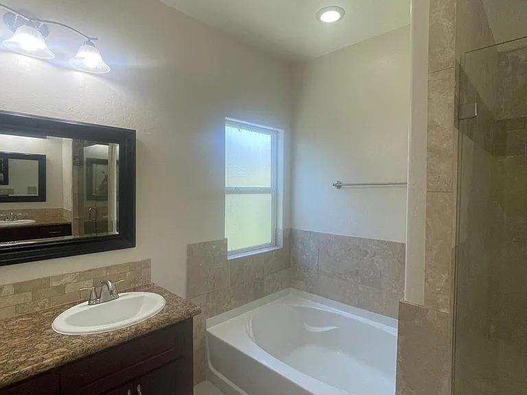 818 Claremont Ave - Photo 5 of 11