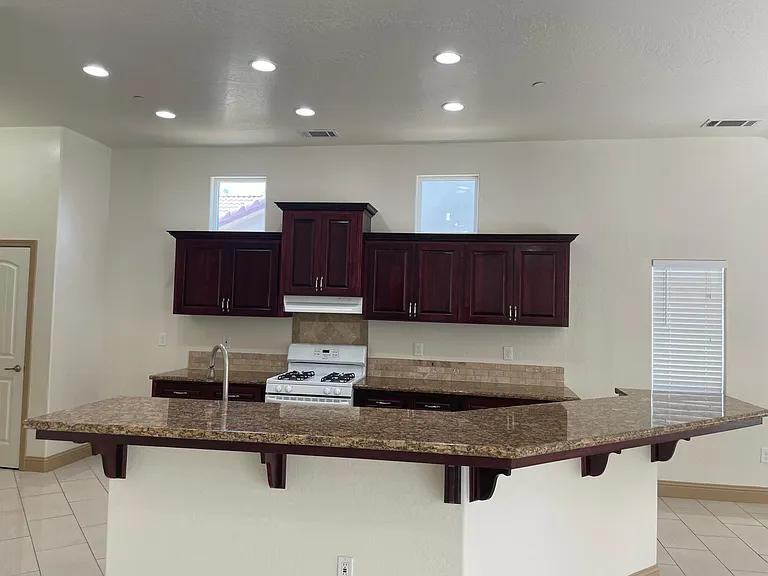 818 Claremont Ave - Photo 6 of 11