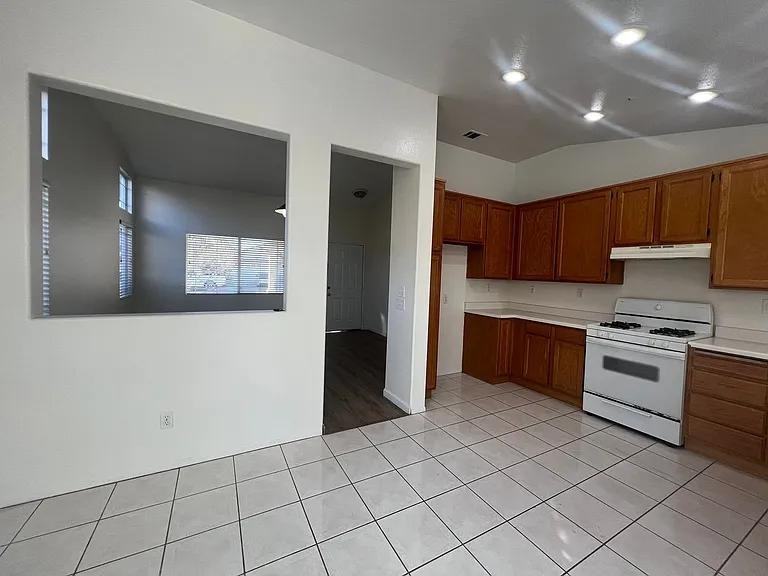 19548 Botany Bay Rd - Photo 2 of 4