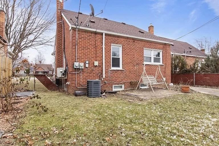 10049 Inkster Rd - Photo 2 of 17