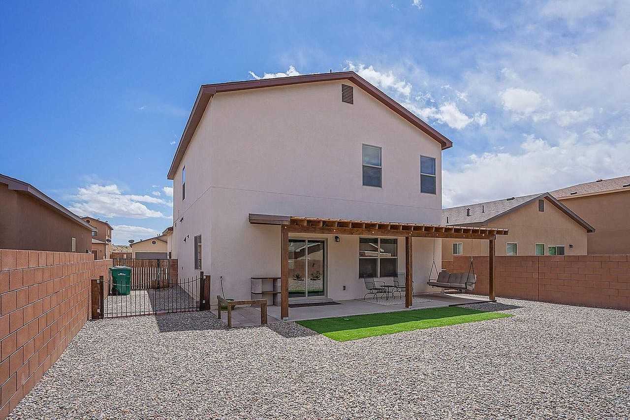 2804 Wilder Loop Ne - Photo 2 of 7