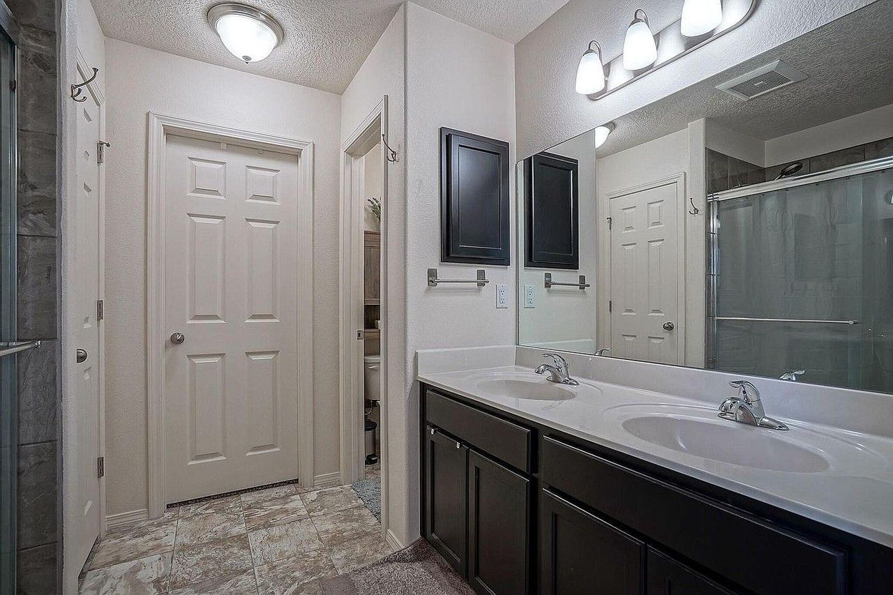 2804 Wilder Loop Ne - Photo 3 of 7
