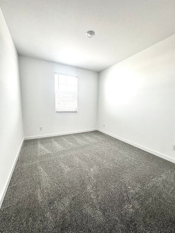 25696 N 173rd Ln - Photo 3 of 23