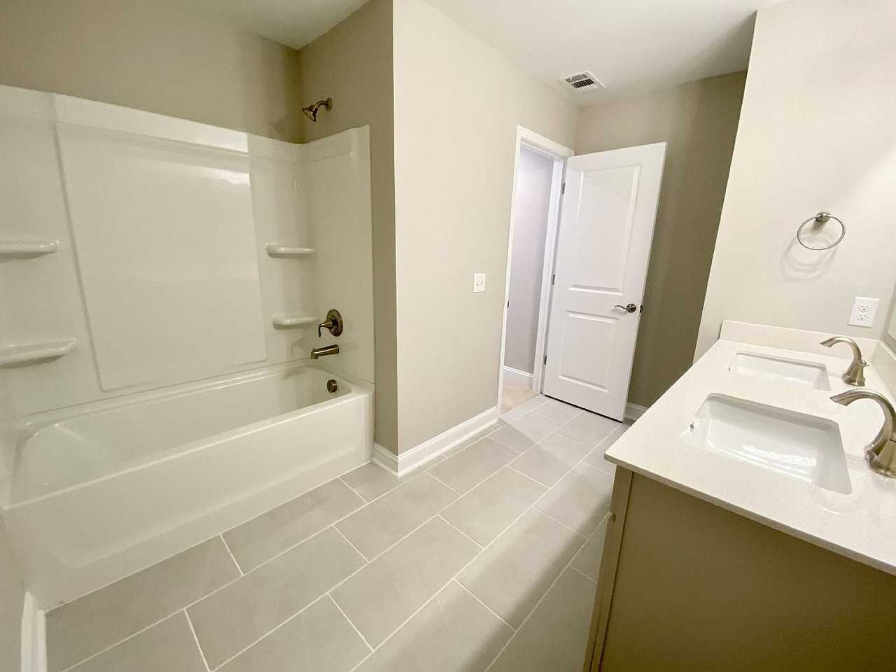 203 Danner Dr - Photo 3 of 16