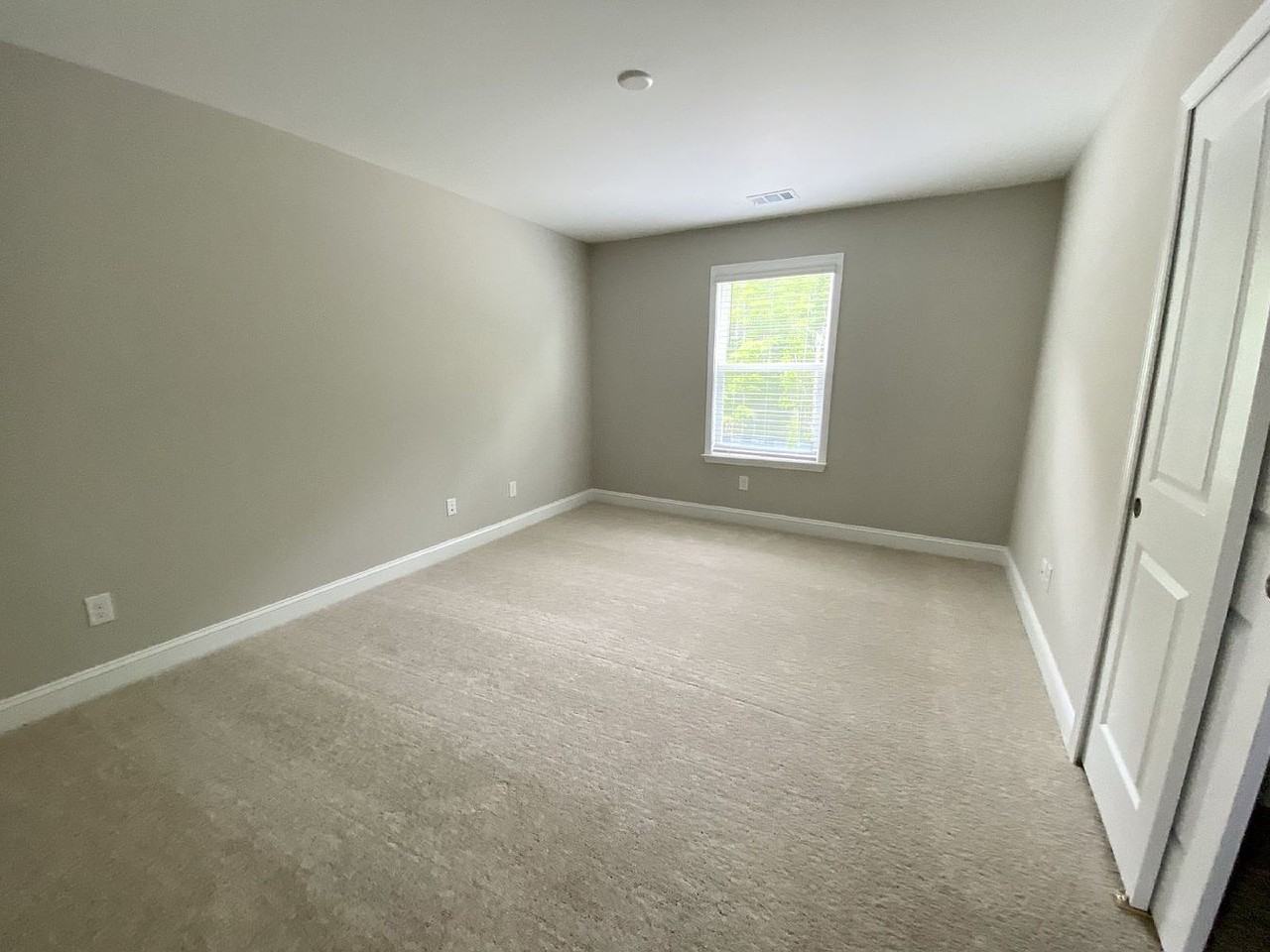 203 Danner Dr - Photo 5 of 16