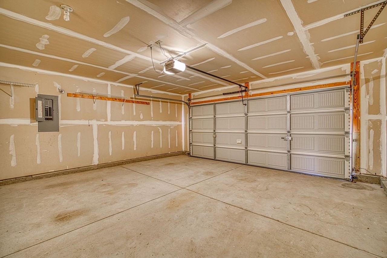 14 Suwannee Ct - Photo 3 of 45