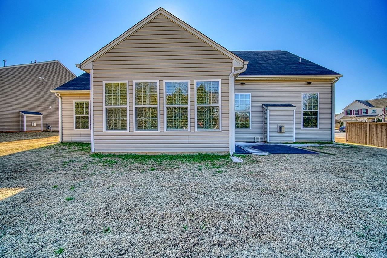 14 Suwannee Ct - Photo 7 of 45