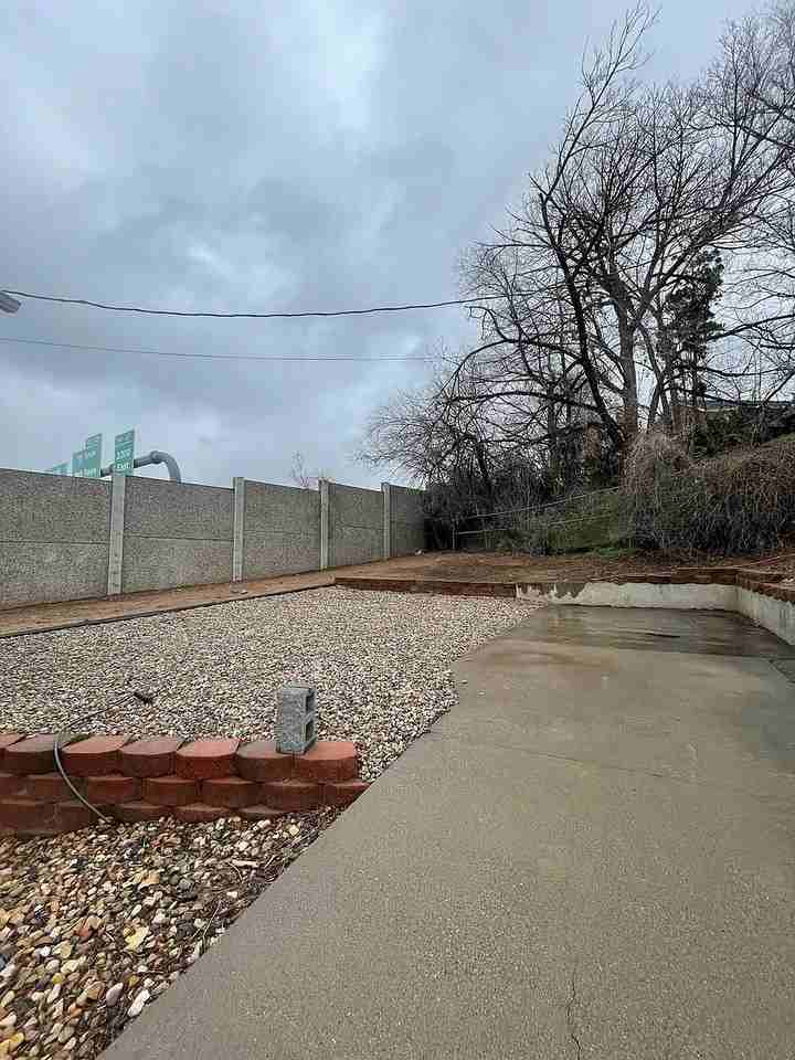 2191 E Crystal Ave - Photo 2 of 17