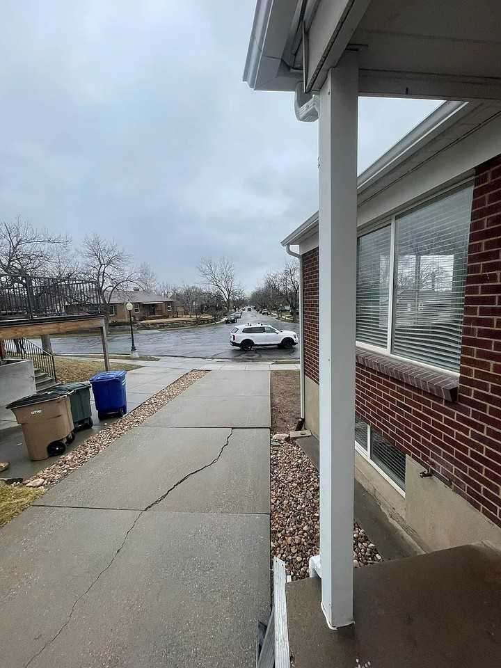 2191 E Crystal Ave - Photo 3 of 17