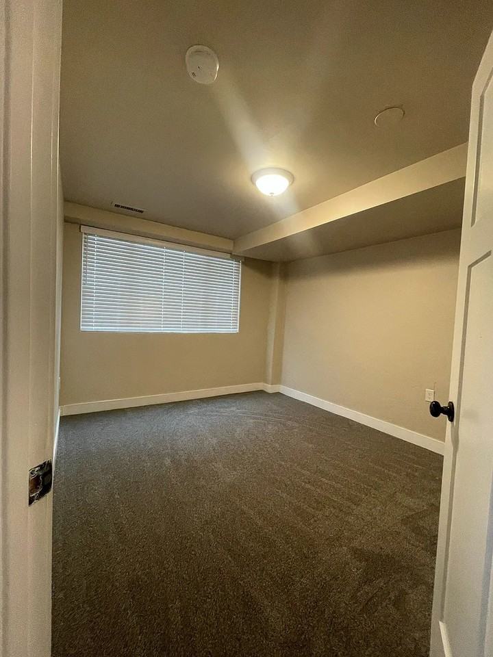 2191 E Crystal Ave - Photo 5 of 17