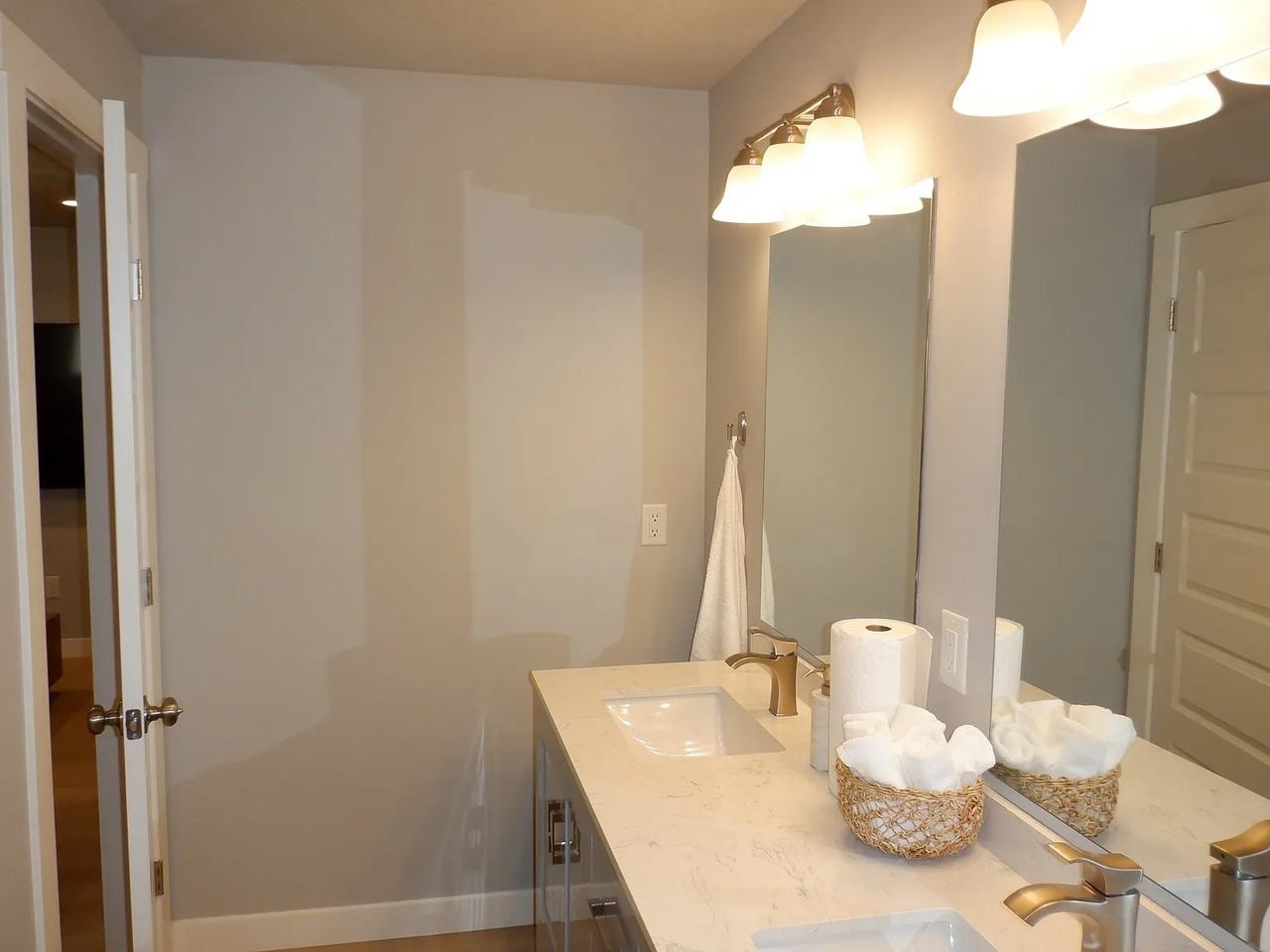 3613 Wn - Photo 2 of 46