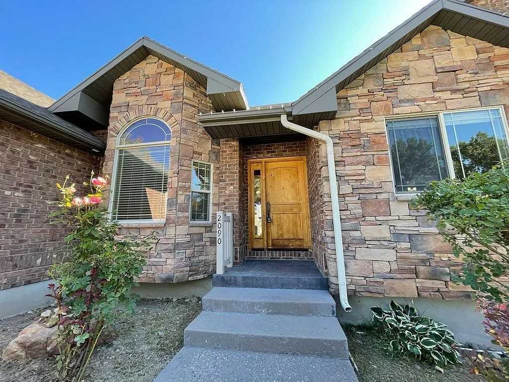 2090 Ne - Photo 2 of 30