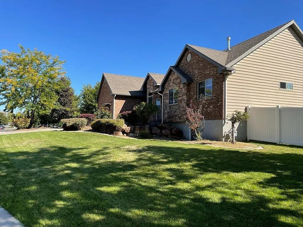 2090 Ne - Photo 4 of 30