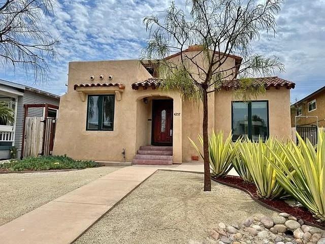 4257 Menlo Ave - Photo 2 of 20