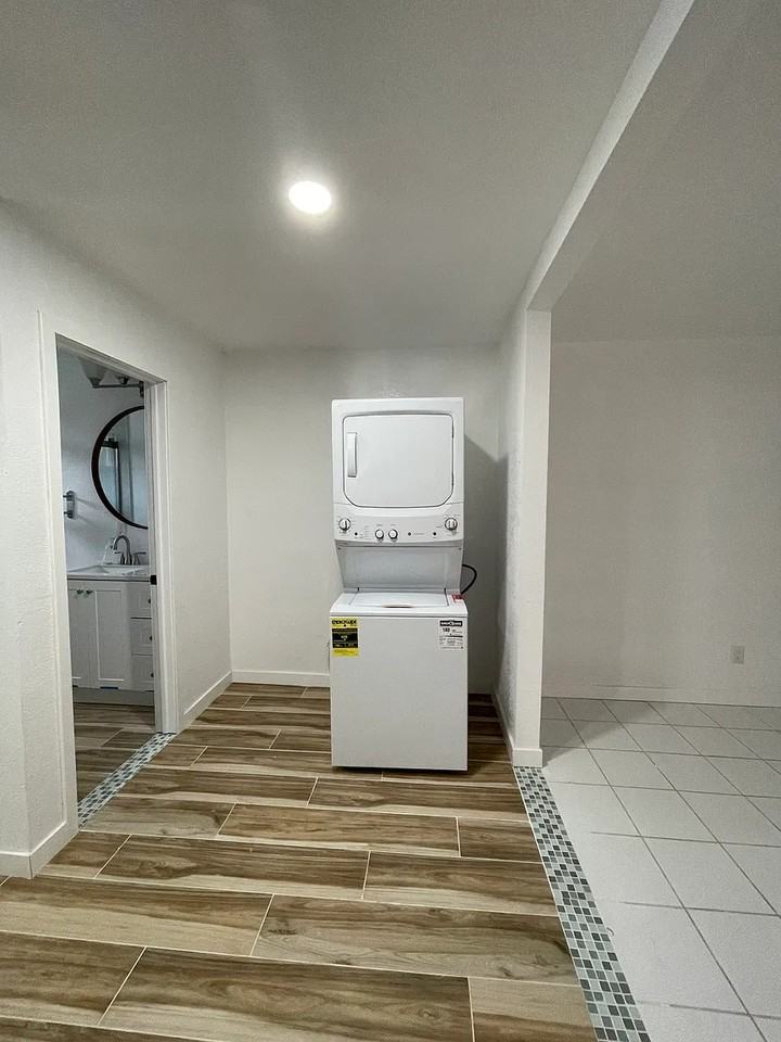 3323 52nd St - Photo 4 of 4