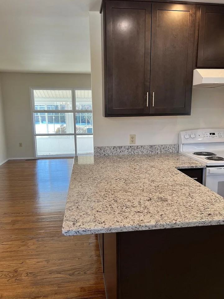 152 Robinson St - Photo 2 of 21