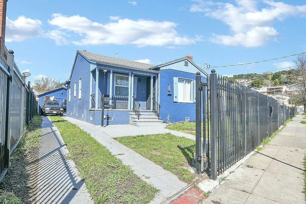 2439 89th Ave - Photo 2 of 23