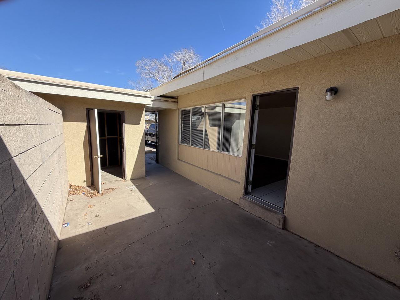 1100-1104 Palomas Dr Se - Photo 4 of 16