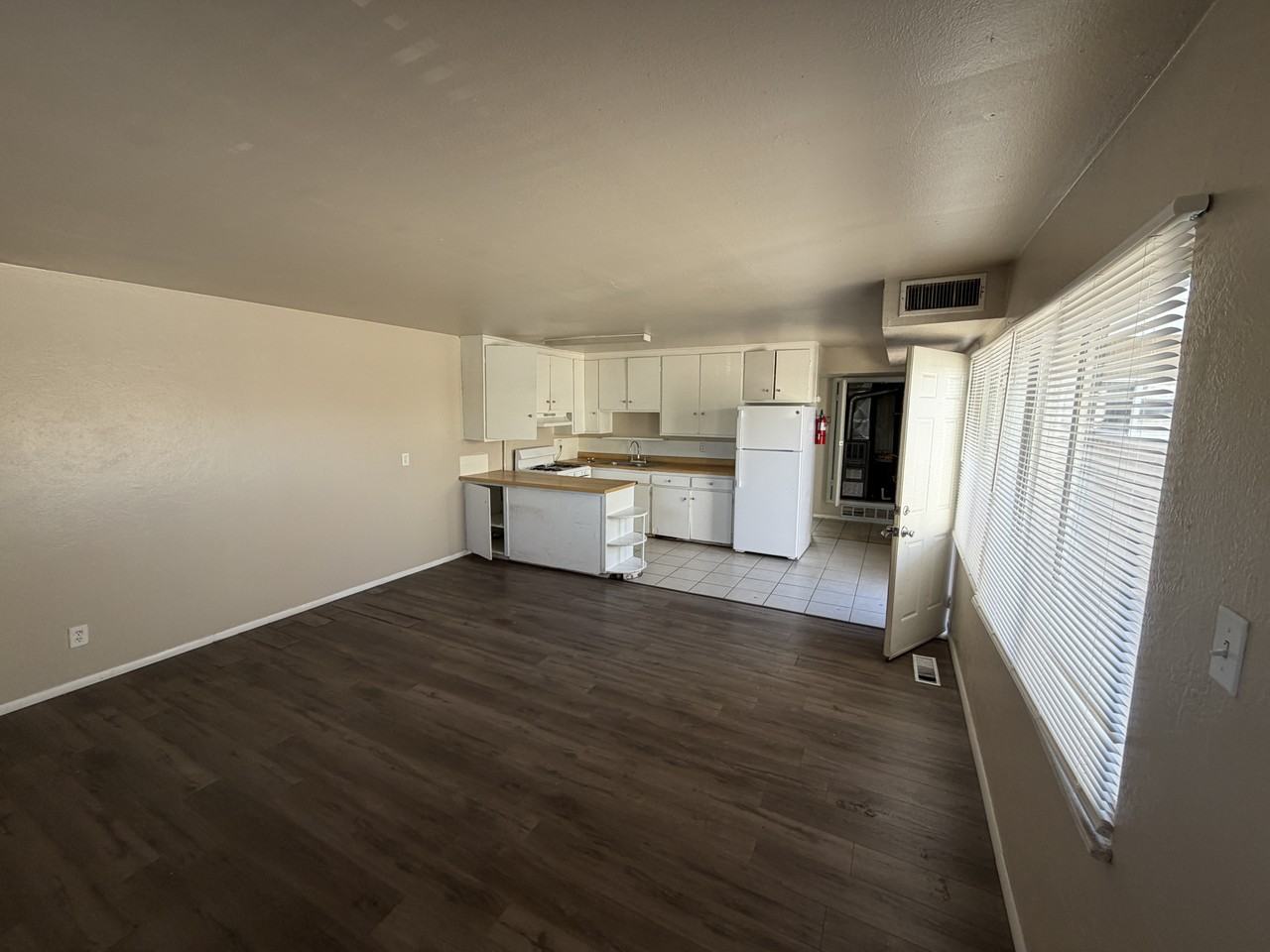 1100-1104 Palomas Dr Se - Photo 6 of 16