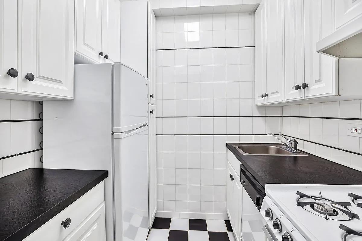 30 E 37th St #5K - Photo 3 of 10