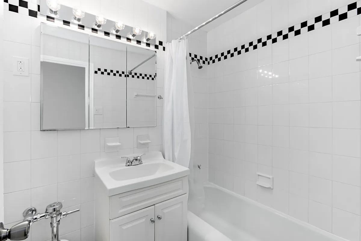 30 E 37th St #5K - Photo 5 of 10