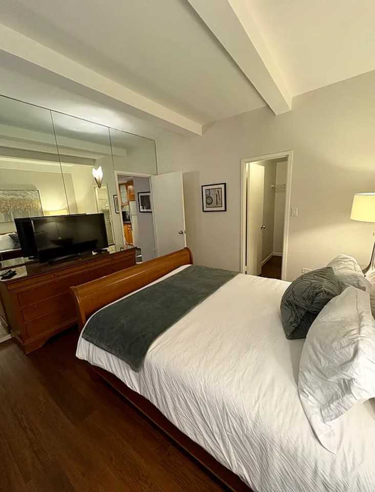 150 W 51st St #1931 - Photo 2 of 12