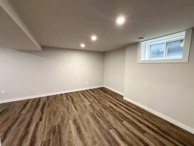 22 Wycliffe Cres #2 - Photo 6 of 13