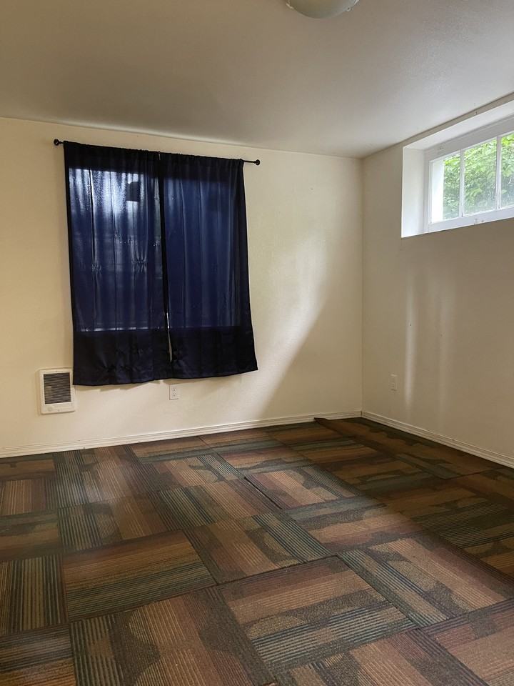 1035 Ne Monroe St #B - Photo 2 of 7