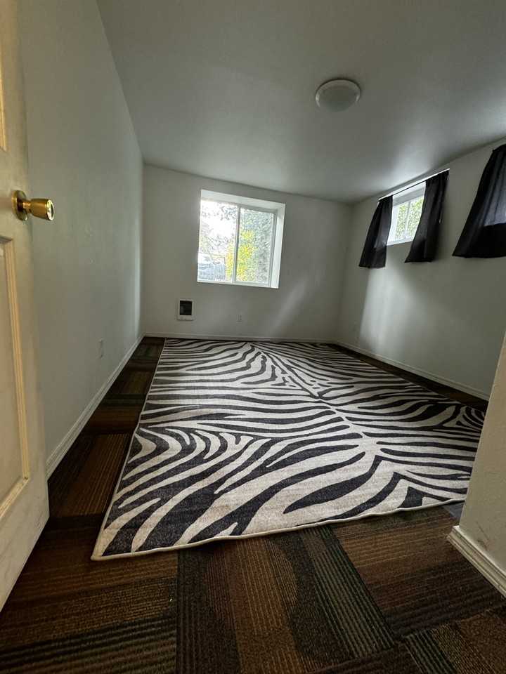 1035 Ne Monroe St #B - Photo 3 of 7