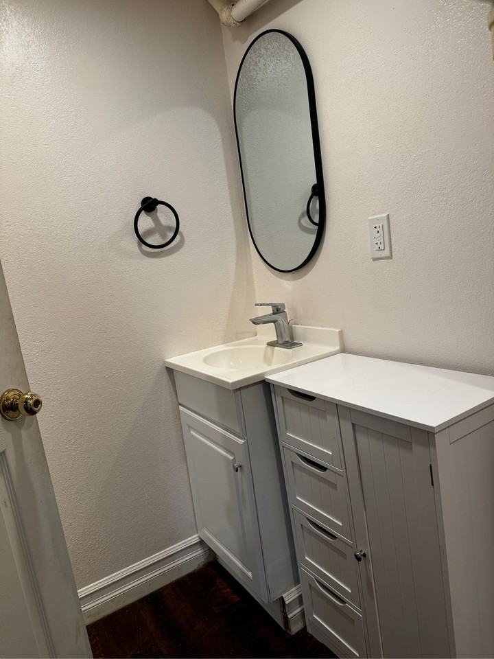 1035 Ne Monroe St #B - Photo 4 of 7